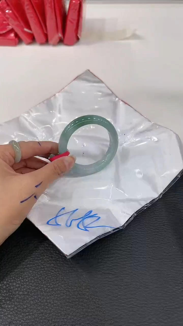 【闪购商品】翡翠手镯未镶嵌手镯