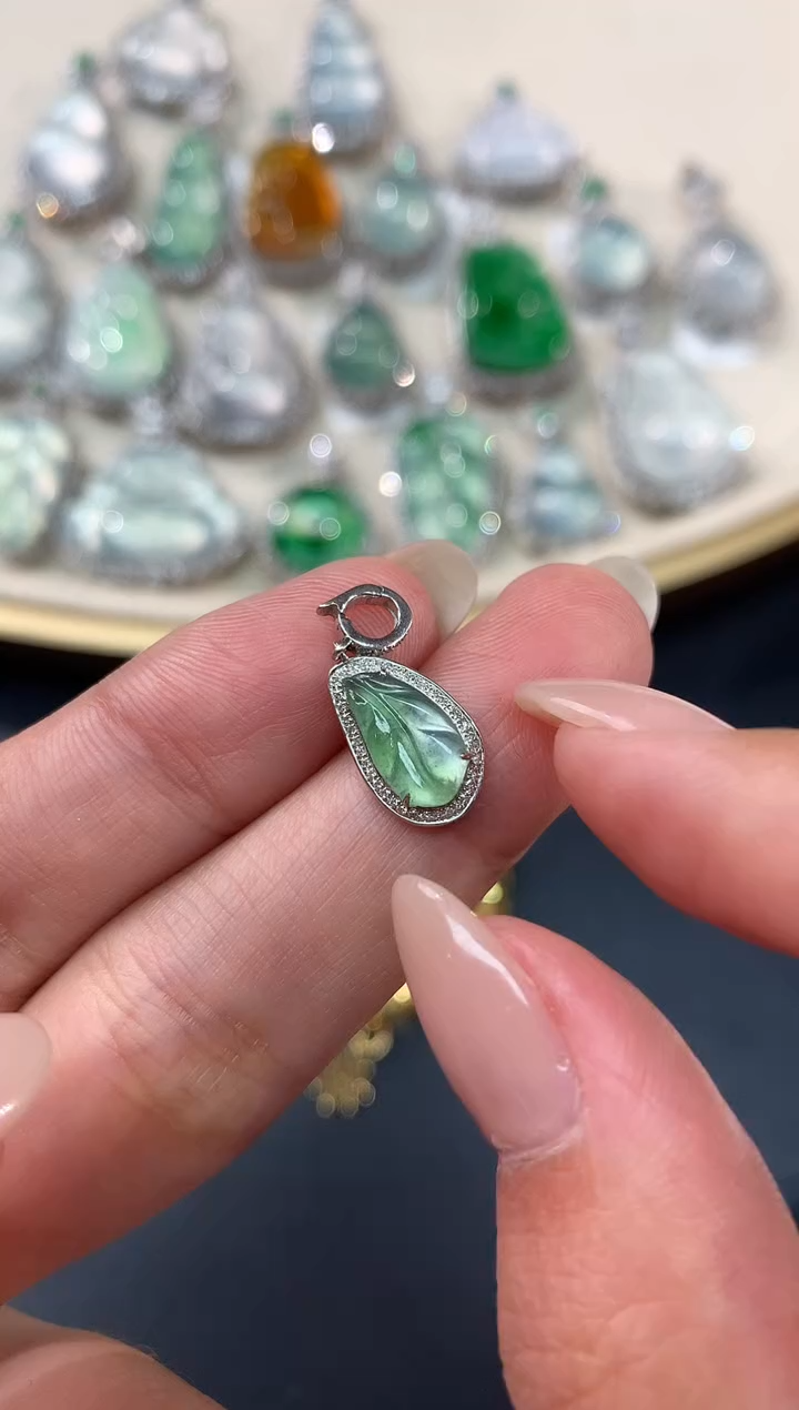 【闪购商品】翡翠吊坠(不含链)18K金镶嵌吊坠A381|1380