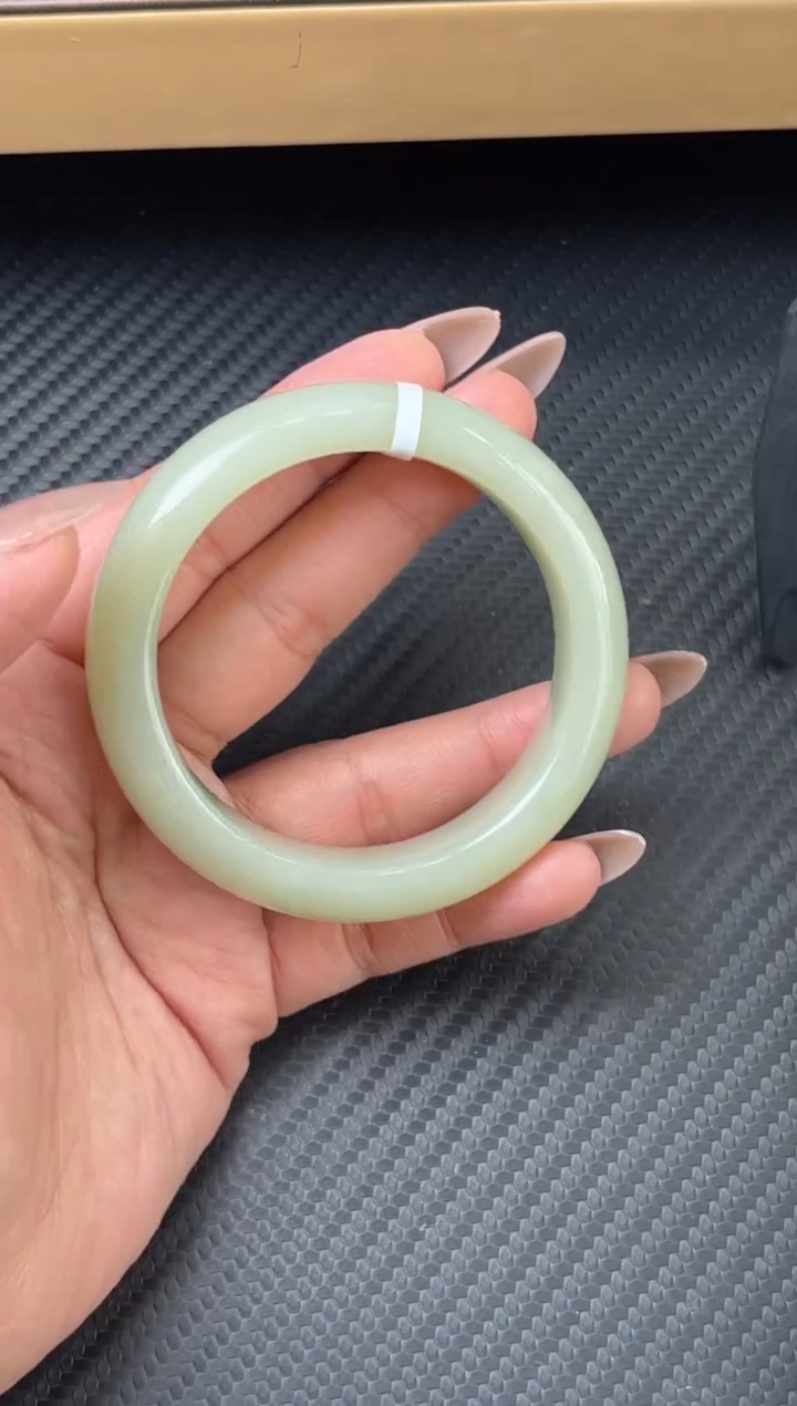 未镶嵌手镯和田玉且末迪克兰二细微色差54mH