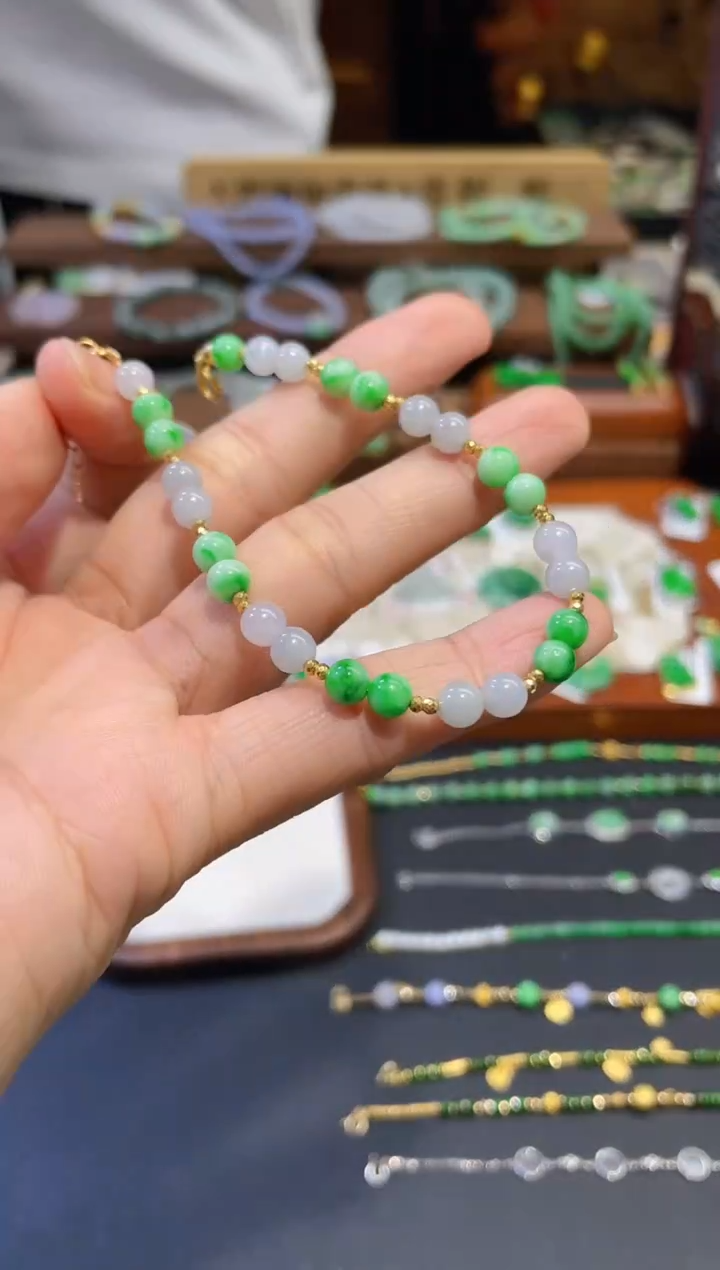 颈饰18K金镶嵌翡翠手链