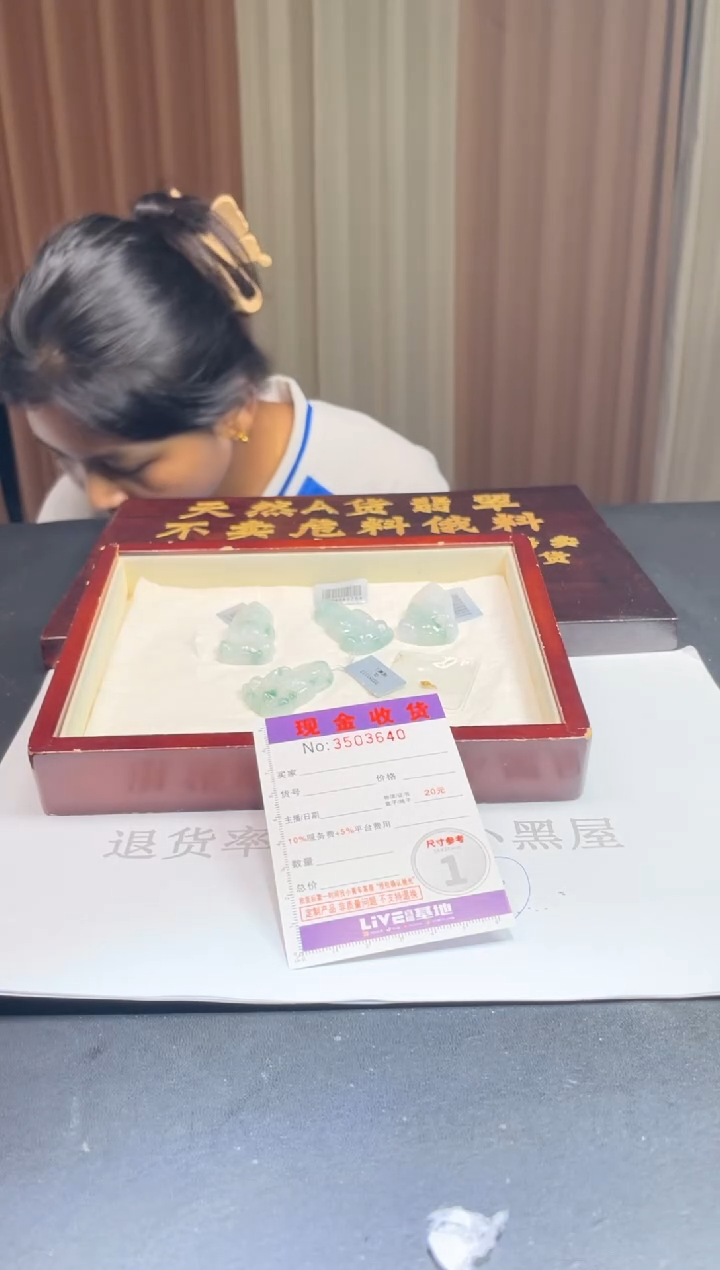 未镶嵌定制翡翠未抛光毛货多样性发其一拍一发一3640配金扣