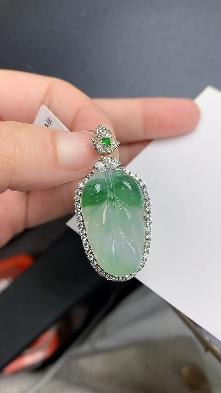颈饰银S925镶嵌翡翠天然A货