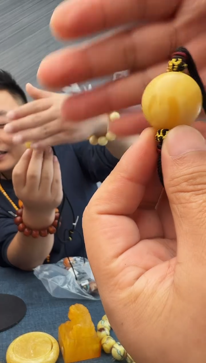 蜜蜡未镶嵌珠宝奇石假一罚十8，24多样性发其一