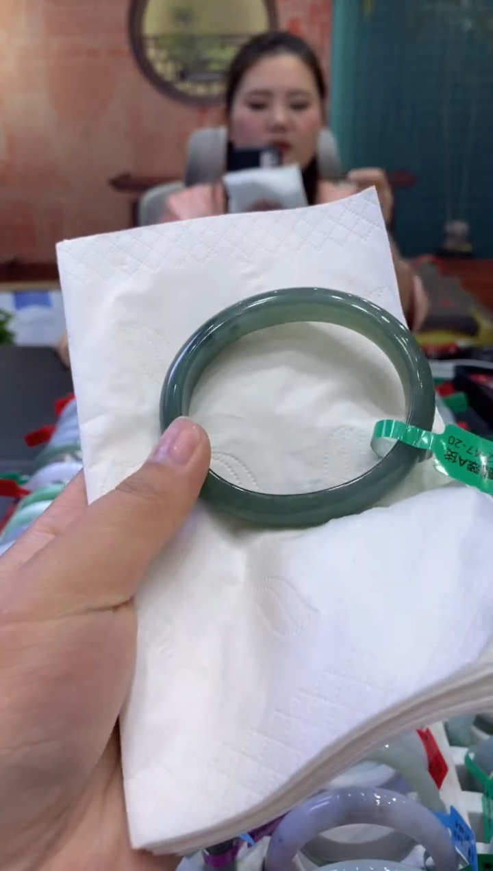 【闪购商品】翡翠手镯未镶嵌多人0004120