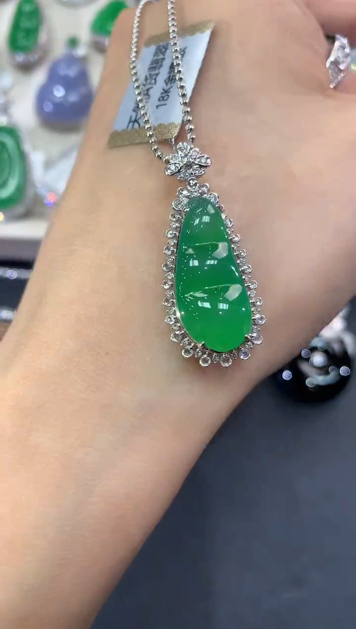 【闪购商品】翡翠吊坠(不含链)18K金镶嵌q58        