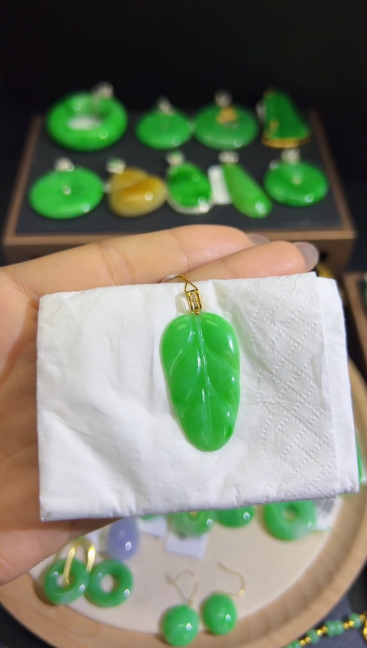 【闪购商品】翡翠颈饰18K金镶嵌Q缅料A货翡翠/支持复检/一件