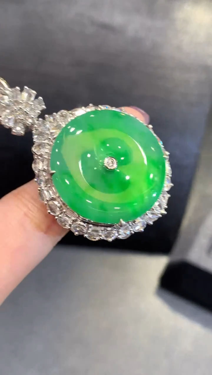 吊坠(不含链)18K金镶嵌翡翠J***y多样性发其一