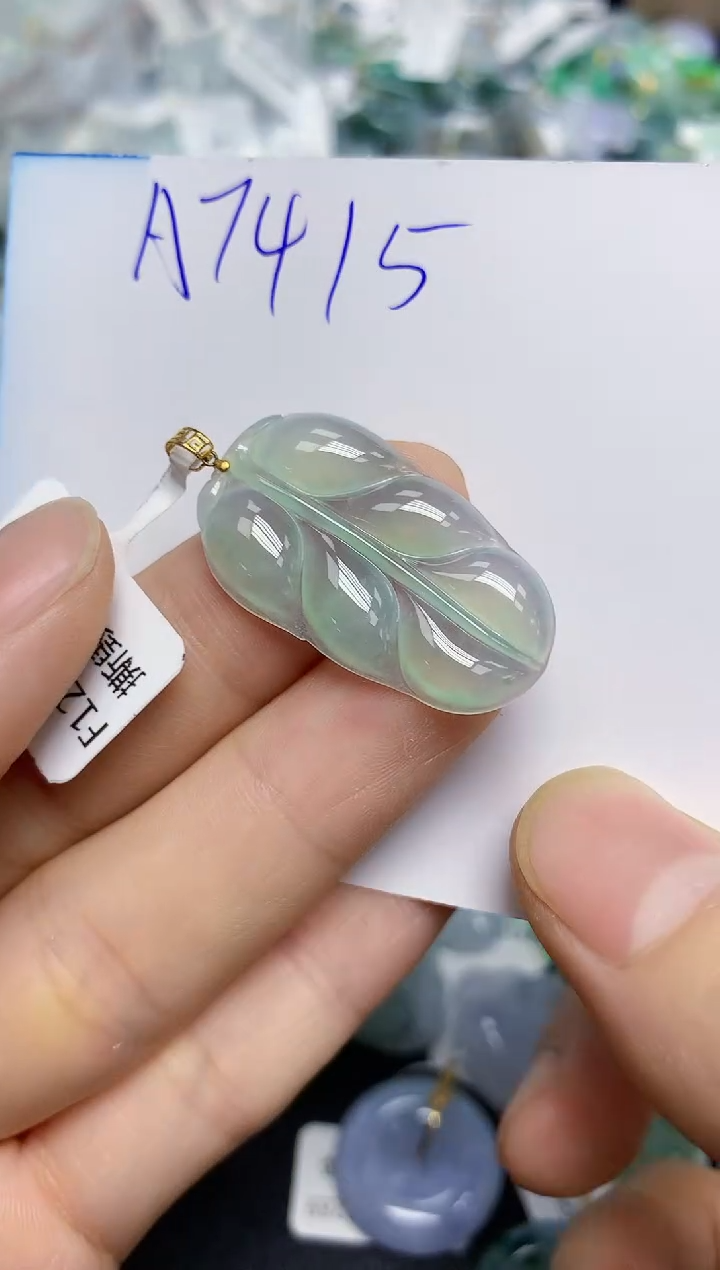 颈饰18K金镶嵌翡翠天然缅甸翡翠A货翡翠百元以上9元证书费自理