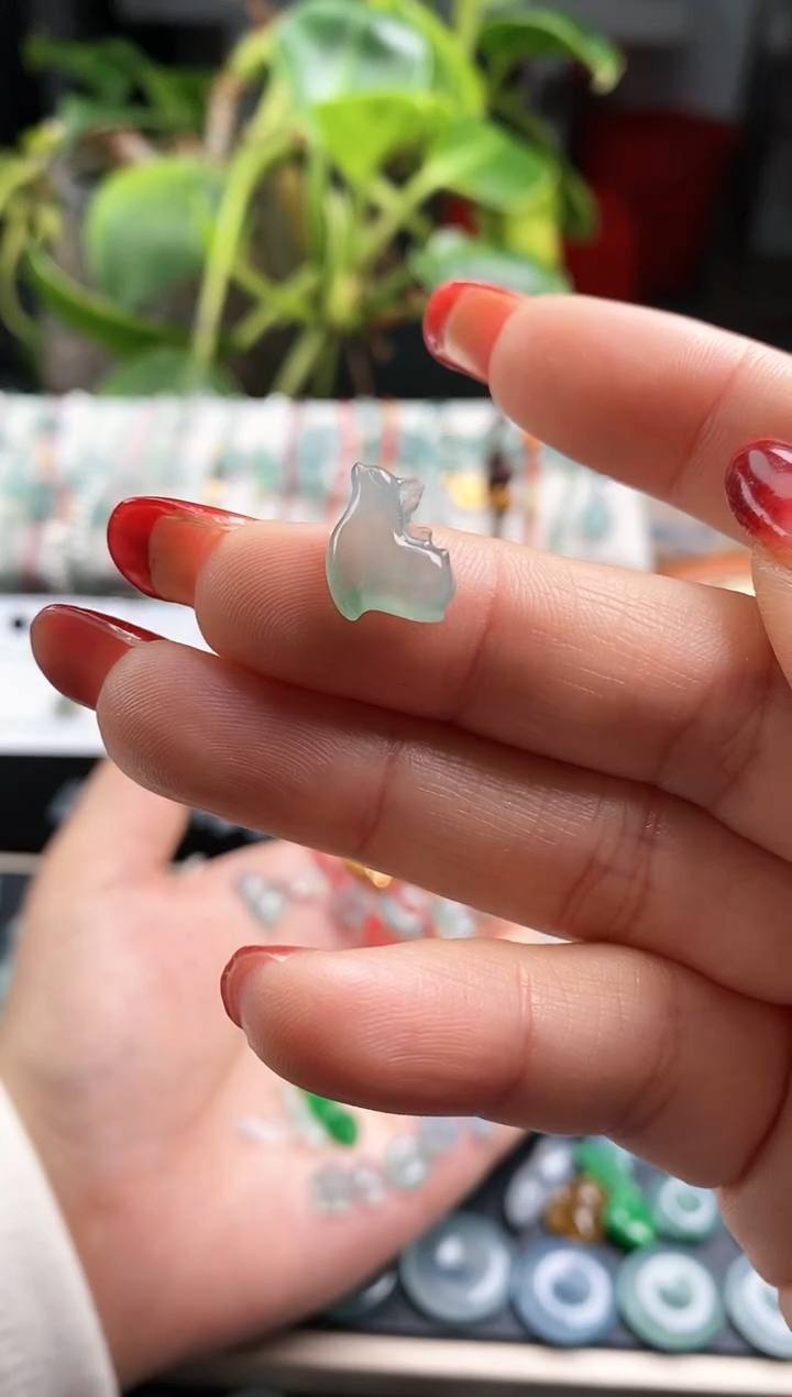 【闪购商品】翡翠散珠一路有你