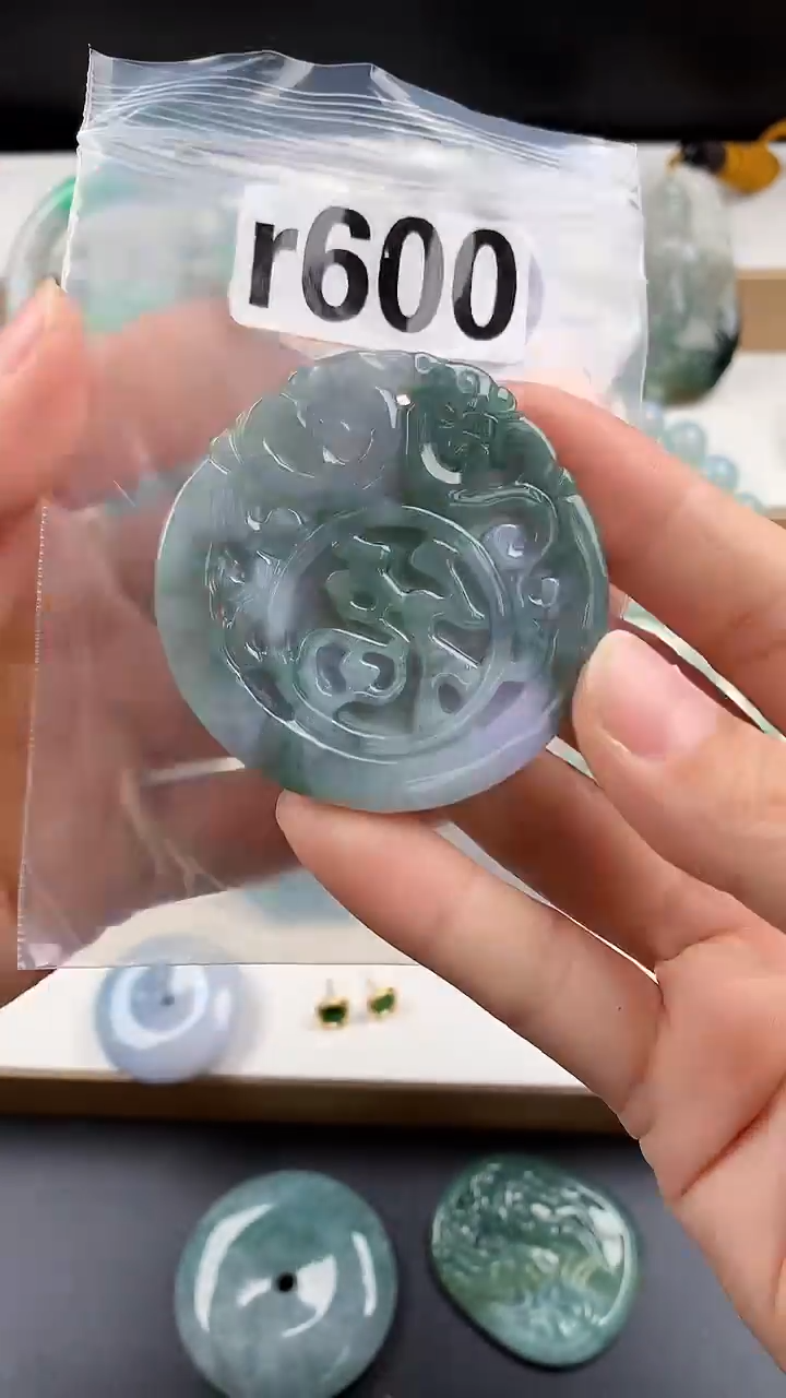颈饰未镶嵌翡翠天然翡翠吊坠挂件