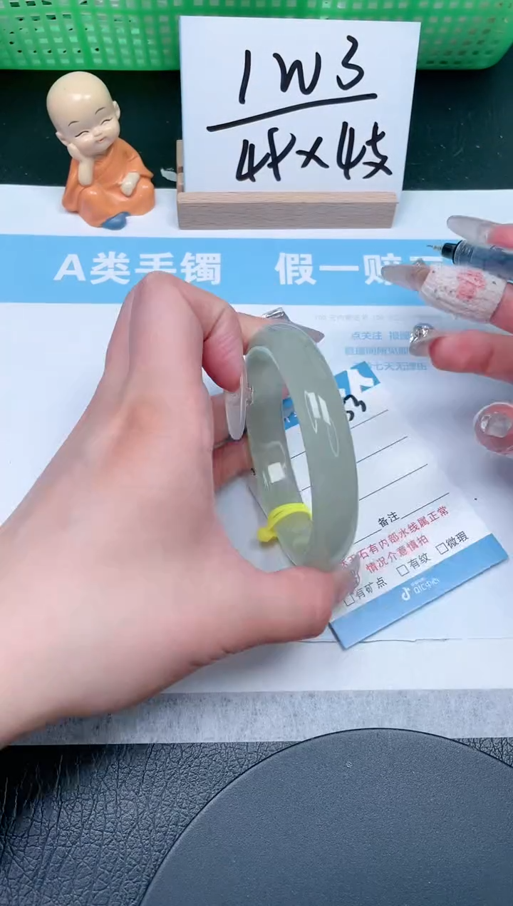 【闪购商品】石英质玉手镯未镶嵌253-600