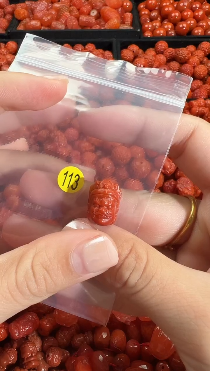 颈饰未镶嵌南红玛瑙1