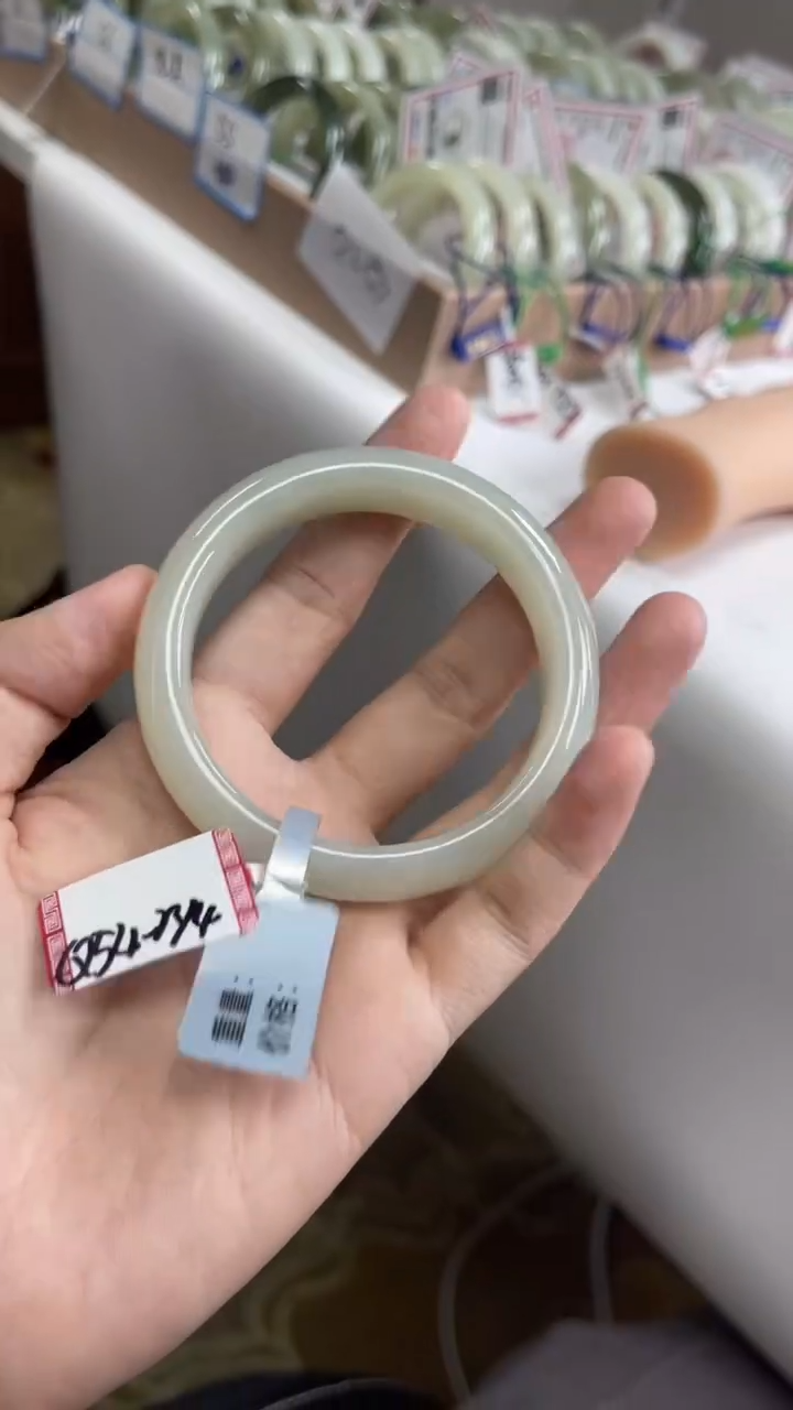 未镶嵌手镯和田玉54