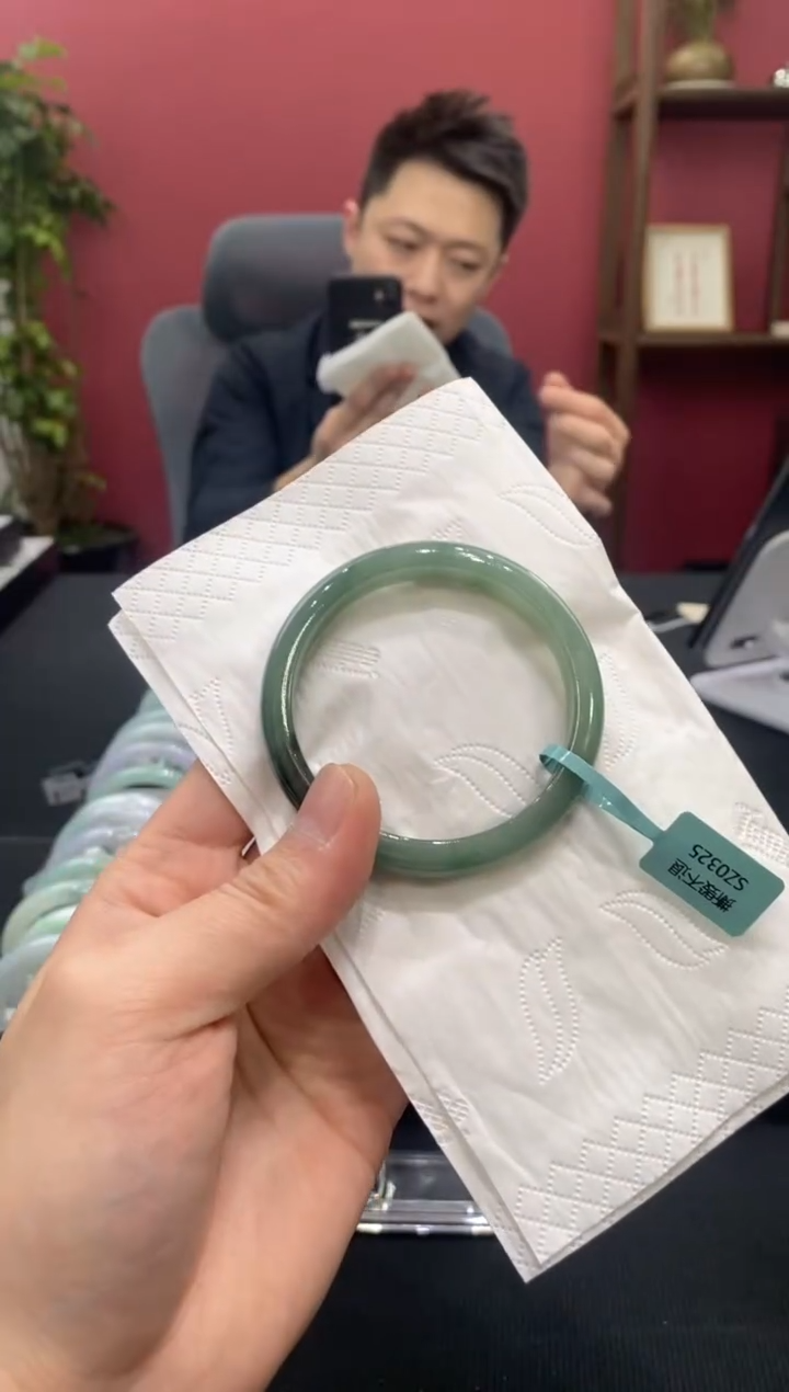 【闪购商品】翡翠手镯未镶嵌00003568