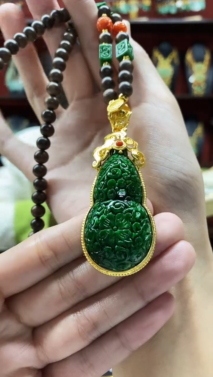 颈饰未镶嵌翡翠吊坠