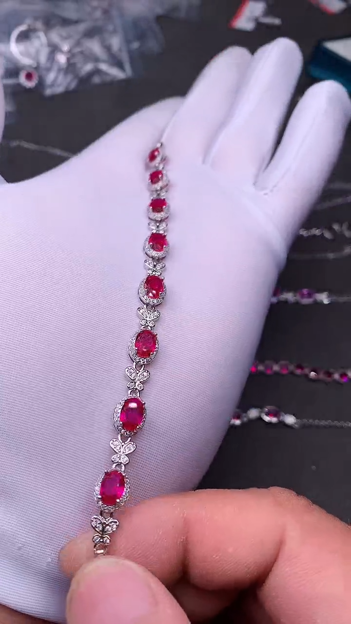 【闪购商品】红宝石手链银S925镶嵌......