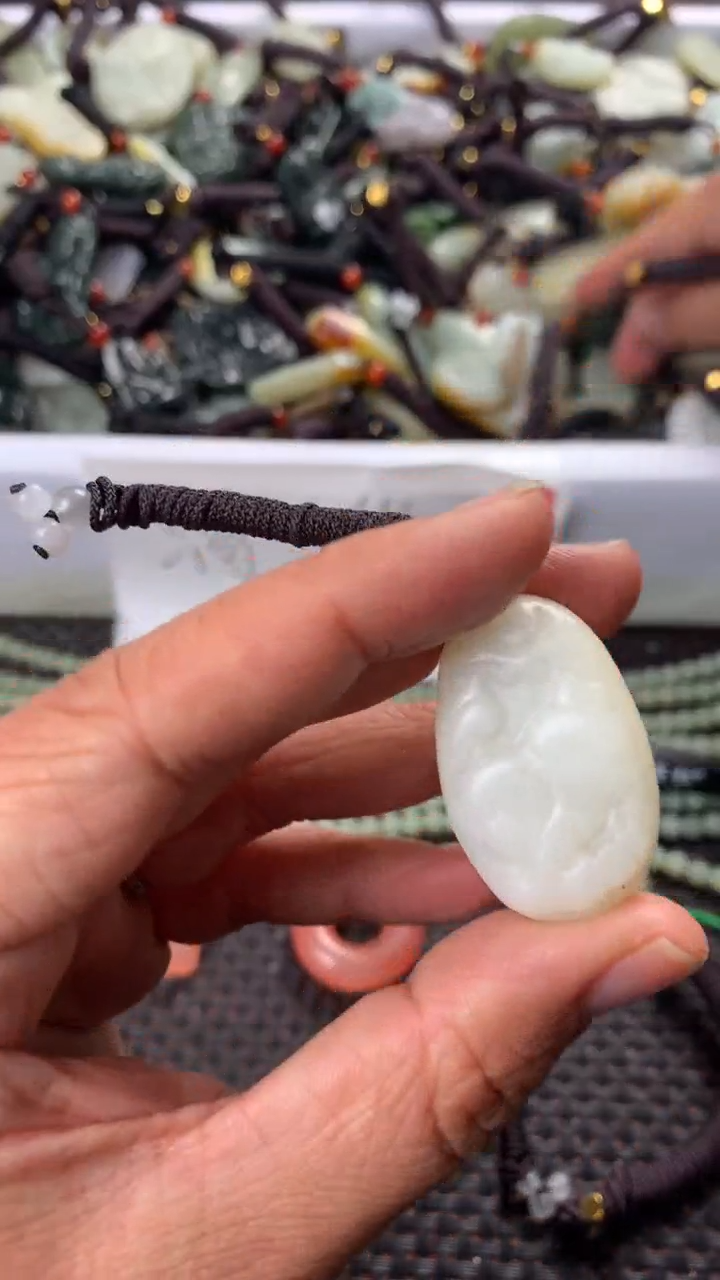 【闪购商品】和田玉颈饰未镶嵌多样性发货没有证书拍一发一有瑕