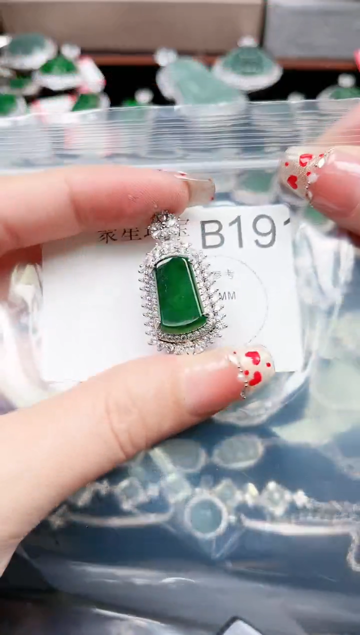 【闪购商品】翡翠颈饰未镶嵌191赠皮绳