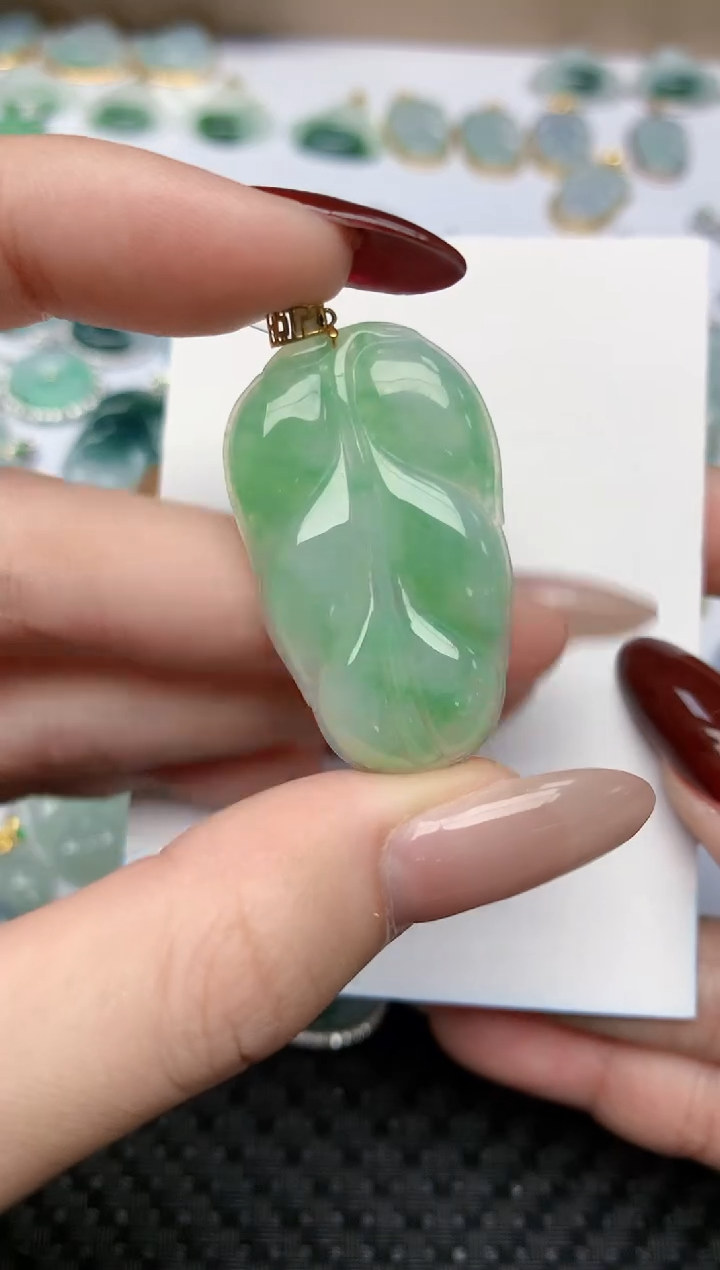 【闪购商品】翡翠颈饰18K金镶嵌天然翡翠a货