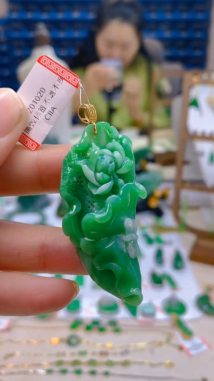 颈饰18K金镶嵌翡翠新号开播 全场乱卖