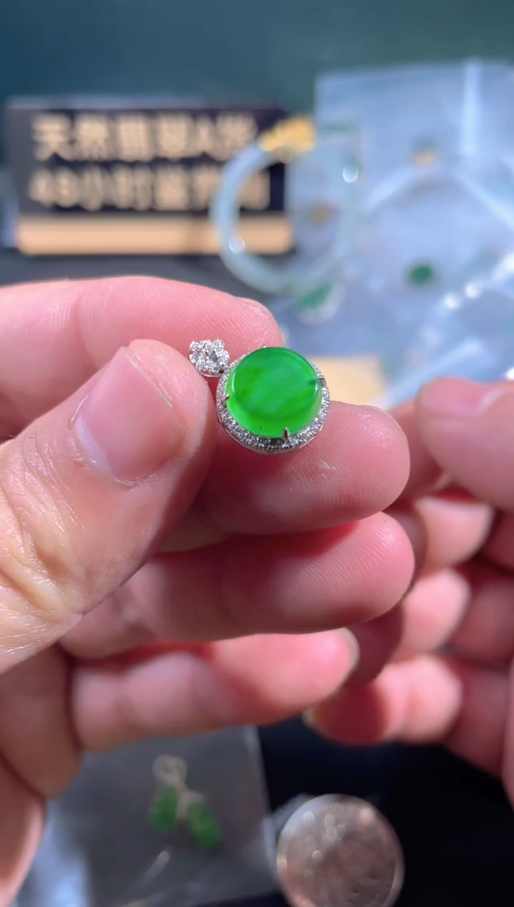 【闪购商品】翡翠颈饰18K金镶嵌翡翠