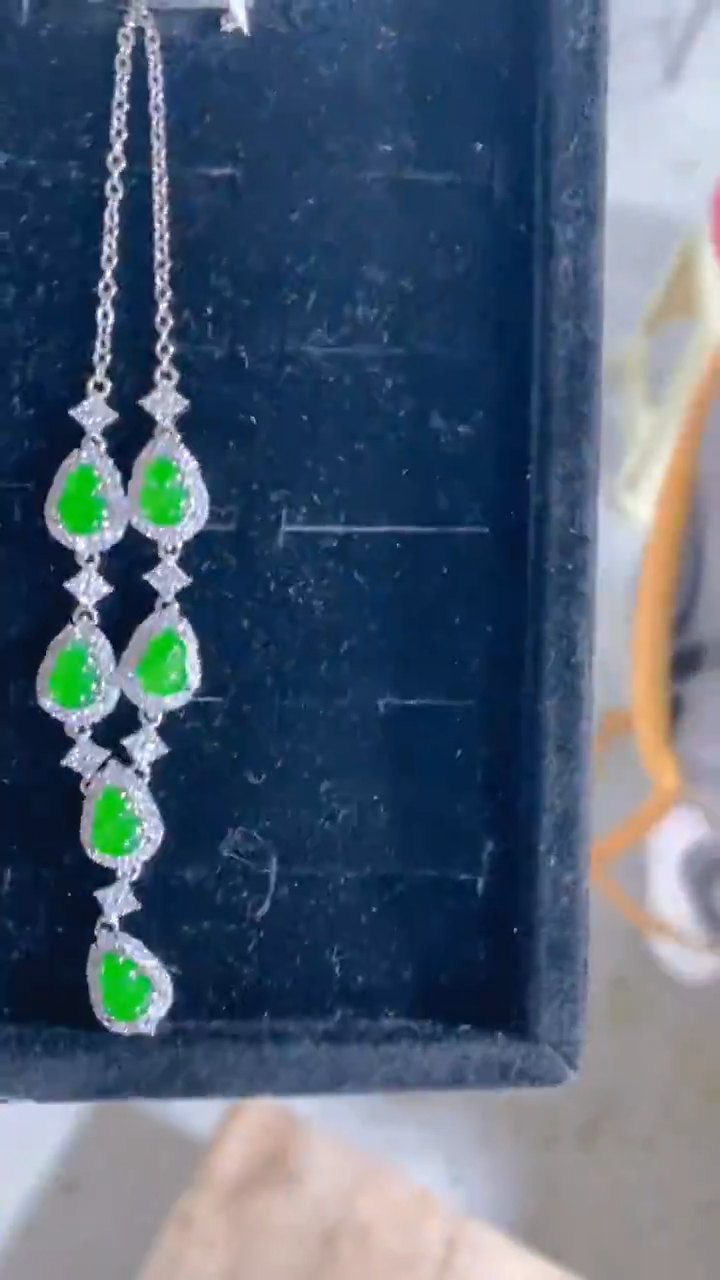 【闪购商品】翡翠吊坠(赠链)未镶嵌0380672213多样性发一