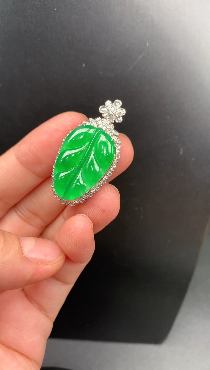 【闪购商品】翡翠颈饰18K金镶嵌叶子