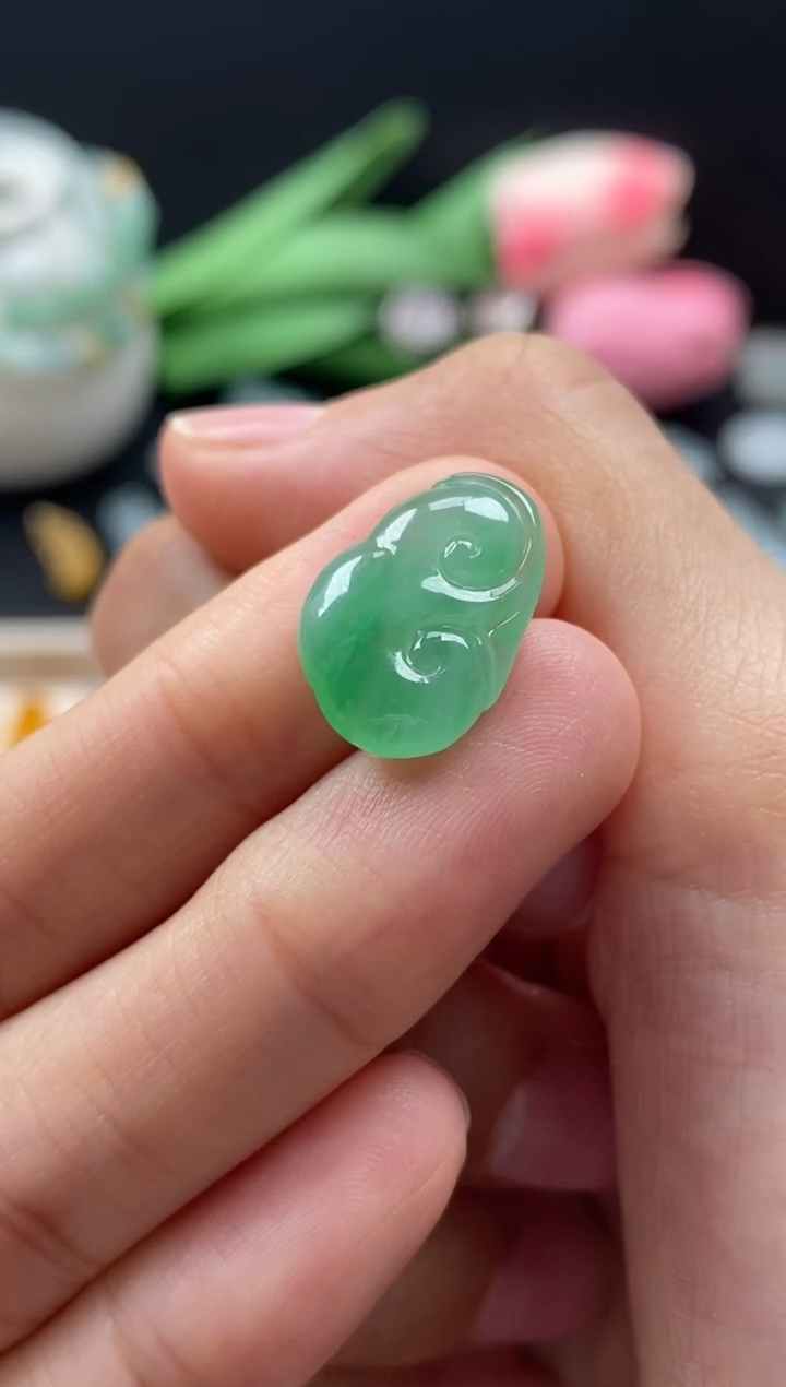 【闪购商品】翡翠颈饰未镶嵌翡翠果绿如意