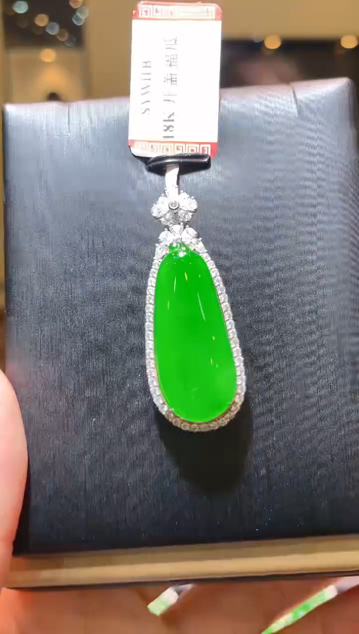 【闪购商品】翡翠吊坠(赠链)18K金镶嵌A55