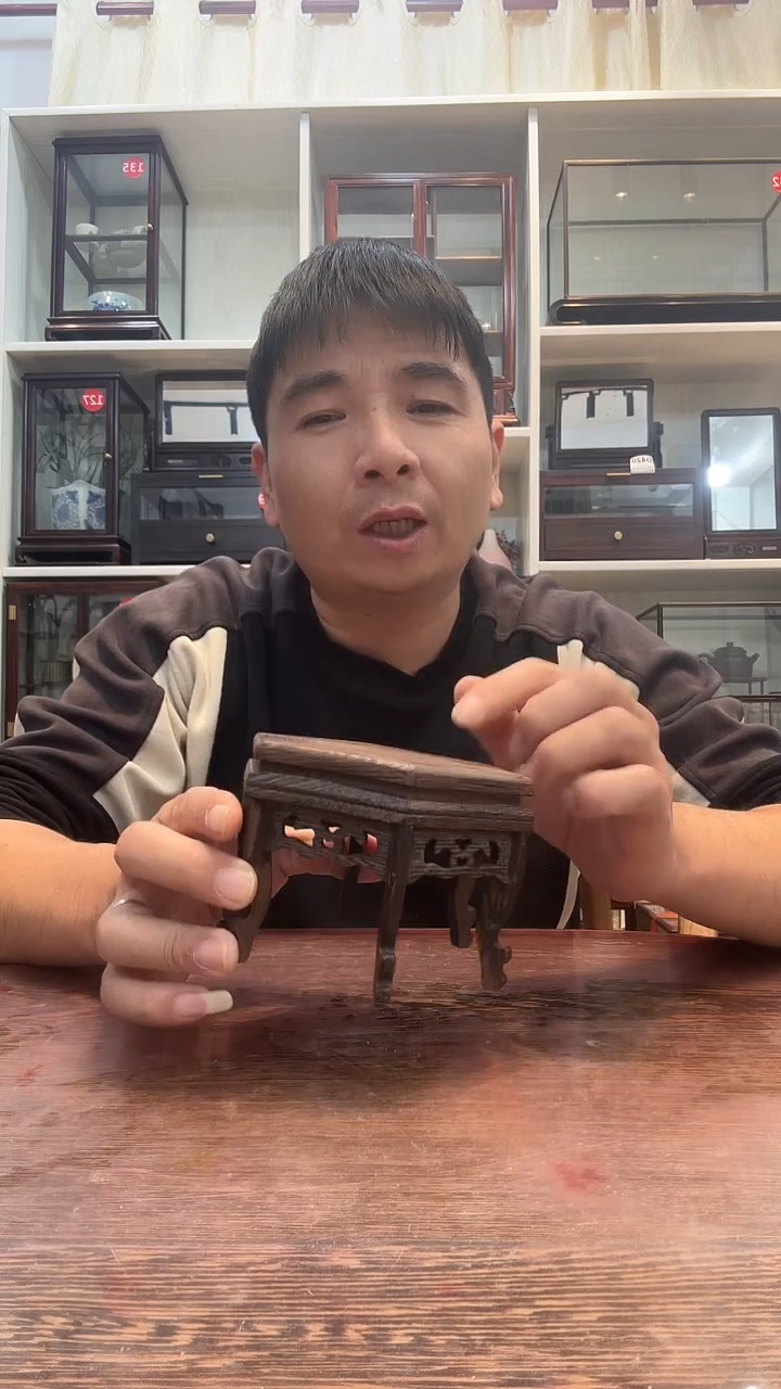 鸡翅木六角摆台480