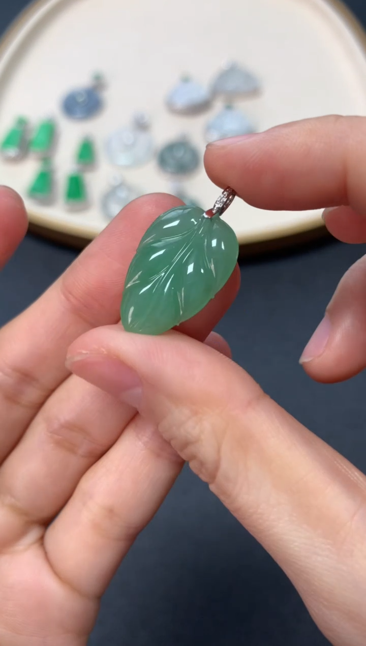 【闪购商品】翡翠吊坠(不含链)18K金镶嵌1880