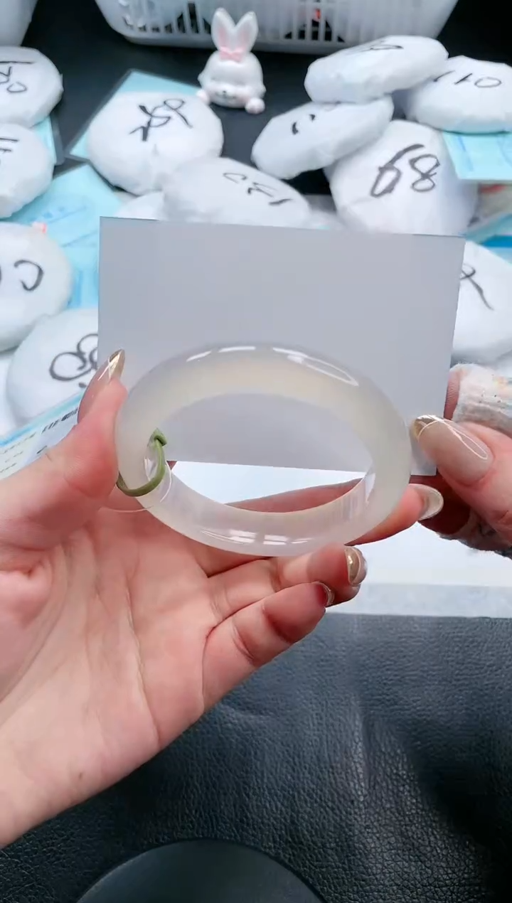 【闪购商品】石英质玉手镯未镶嵌18V97-53