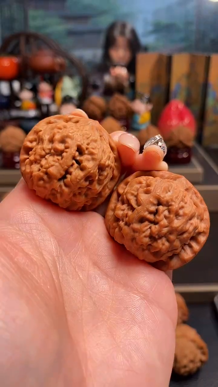 【闪购商品】文玩核桃把件H 893龙墩39尺