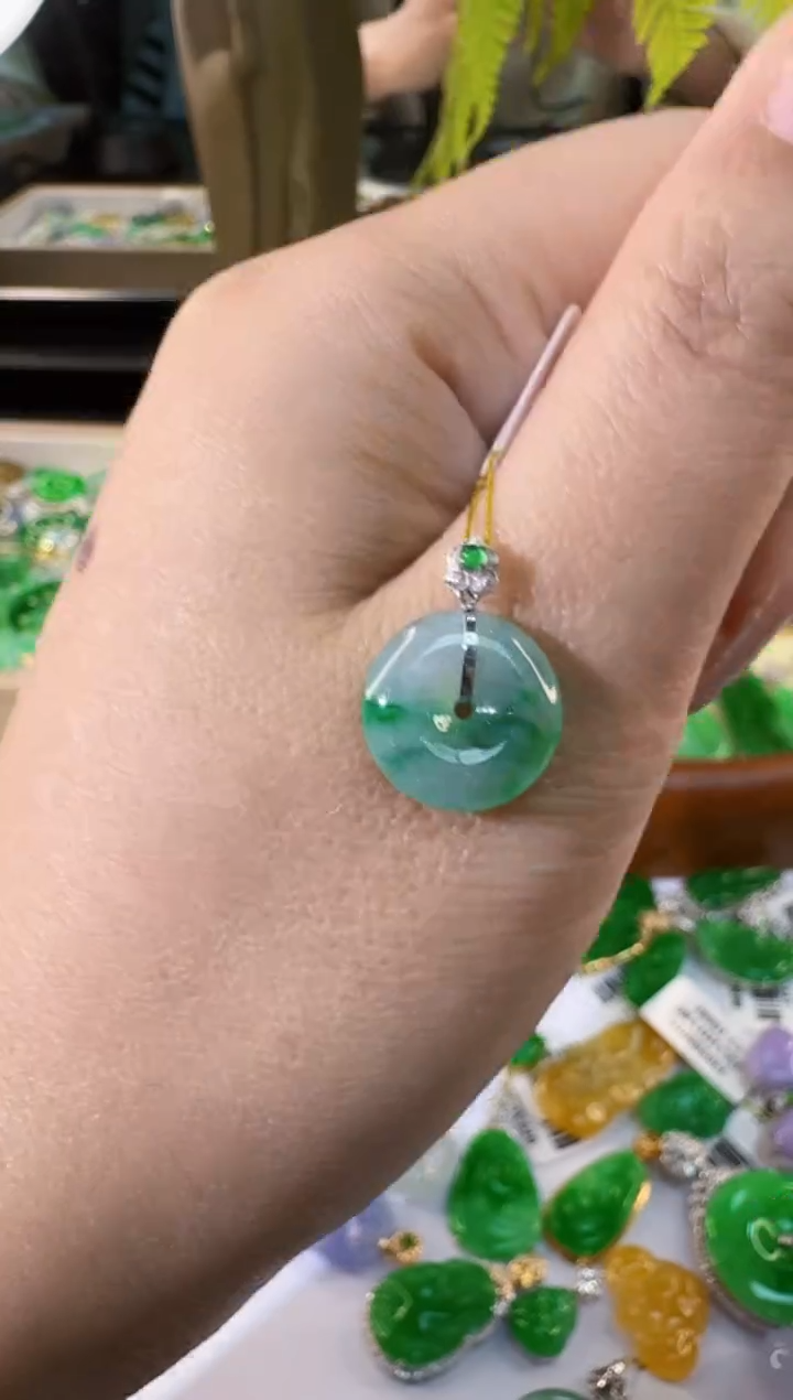 【闪购商品】翡翠吊坠(不含链)18K金镶嵌缅甸翡翠A货吊坠