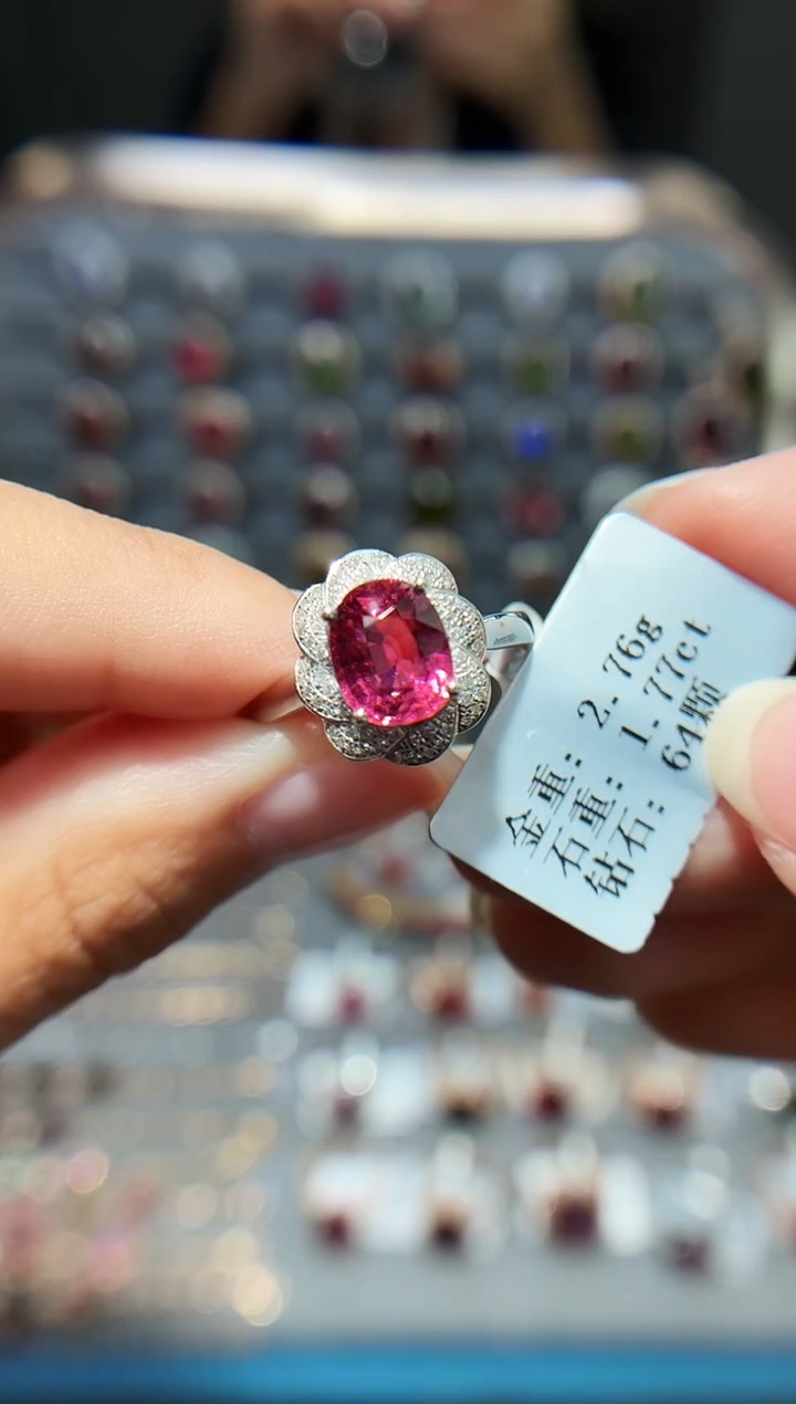 18K金镶嵌戒指碧玺1.77.