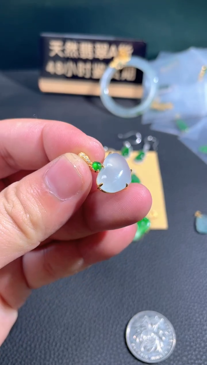 【闪购商品】翡翠颈饰18K金镶嵌翡翠