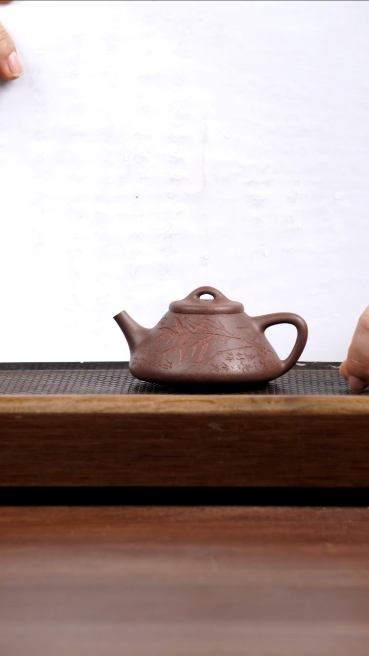 【闪购商品】紫砂茶壶紫降子冶画竹130CC