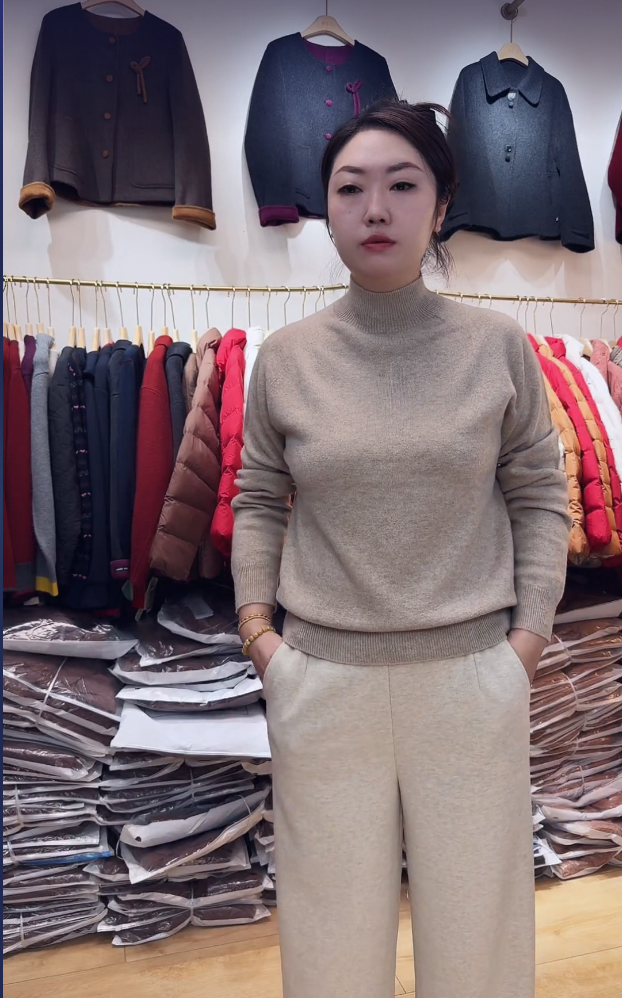 2025新款冬装中年宽松洋气圆领显瘦时尚长袖羊绒打底羊毛衫女8871