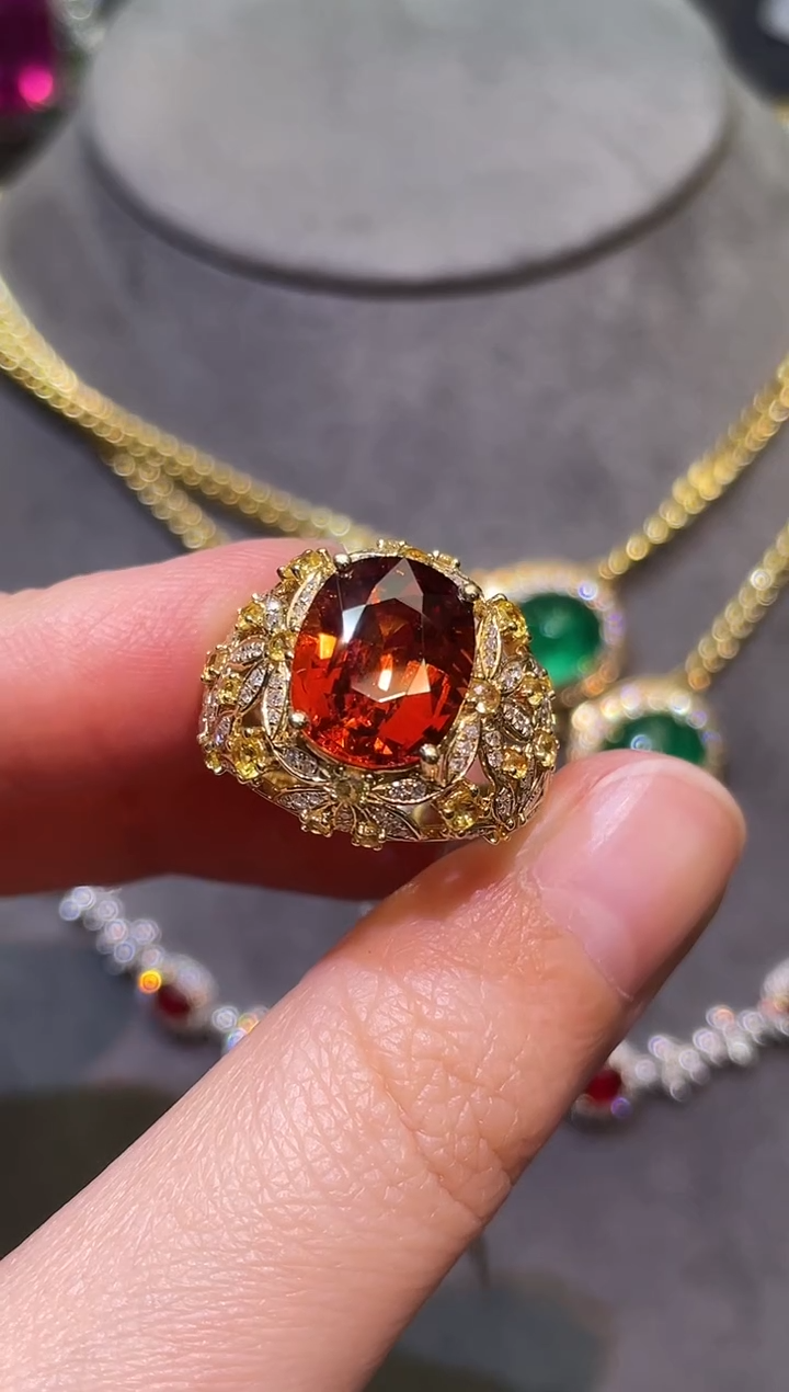 【闪购商品】石榴石（芬达石）戒指18K金镶嵌6.09ct