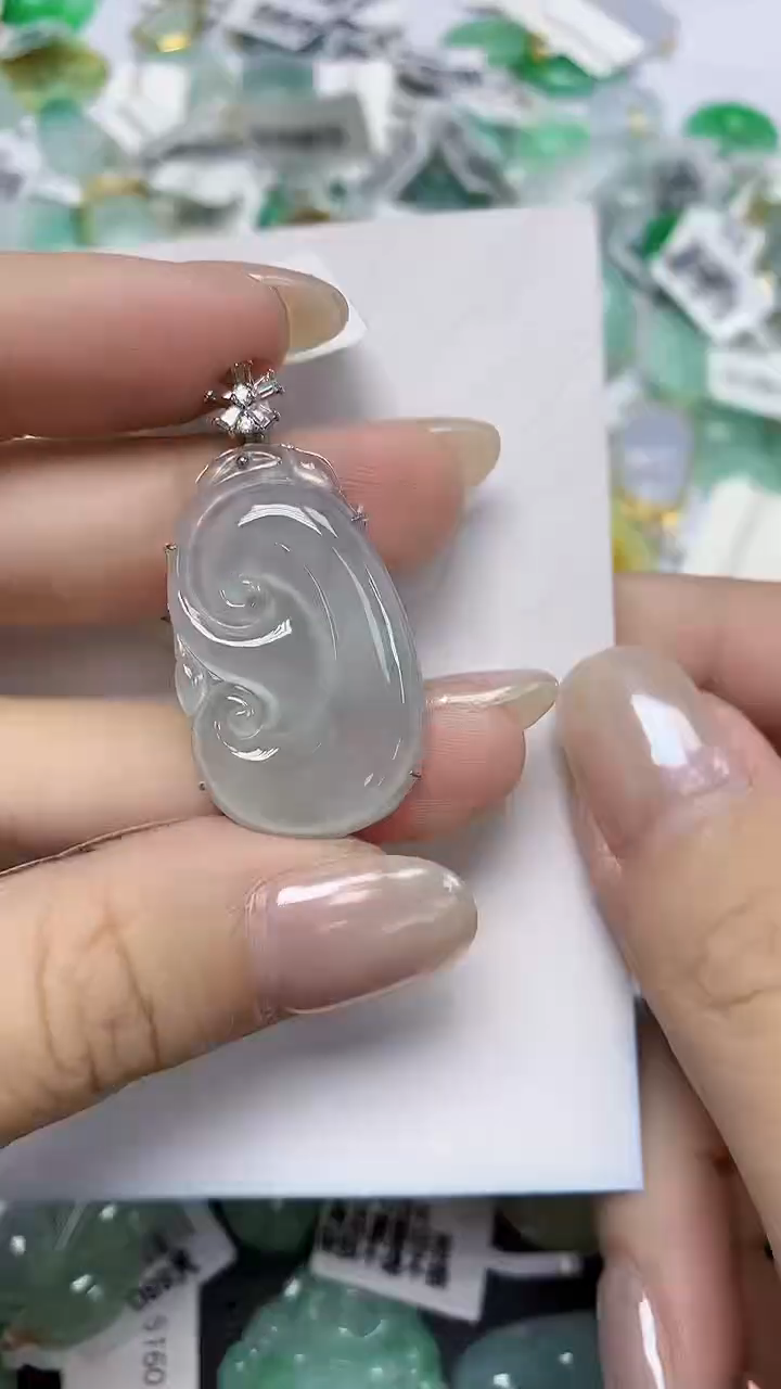 翡翠18K金镶嵌颈饰天然缅甸翡翠A货