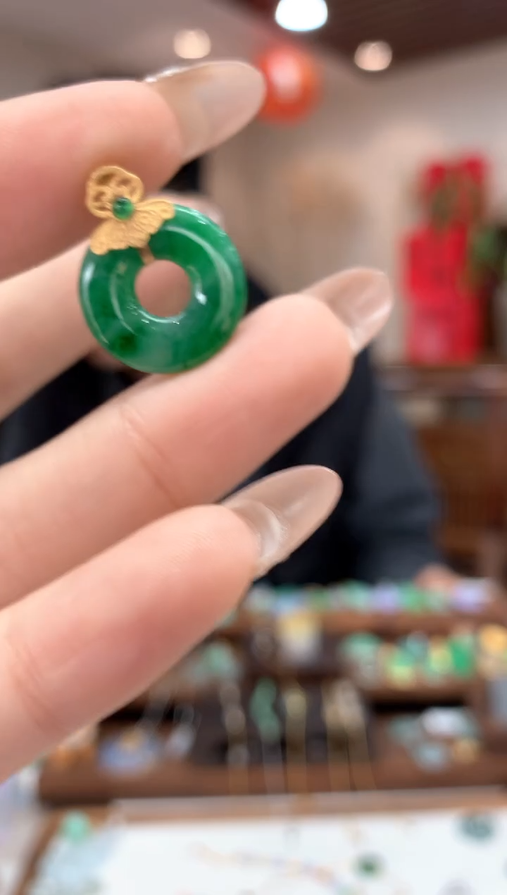 【闪购商品】翡翠吊坠(不含链)18K金镶嵌甜甜圈