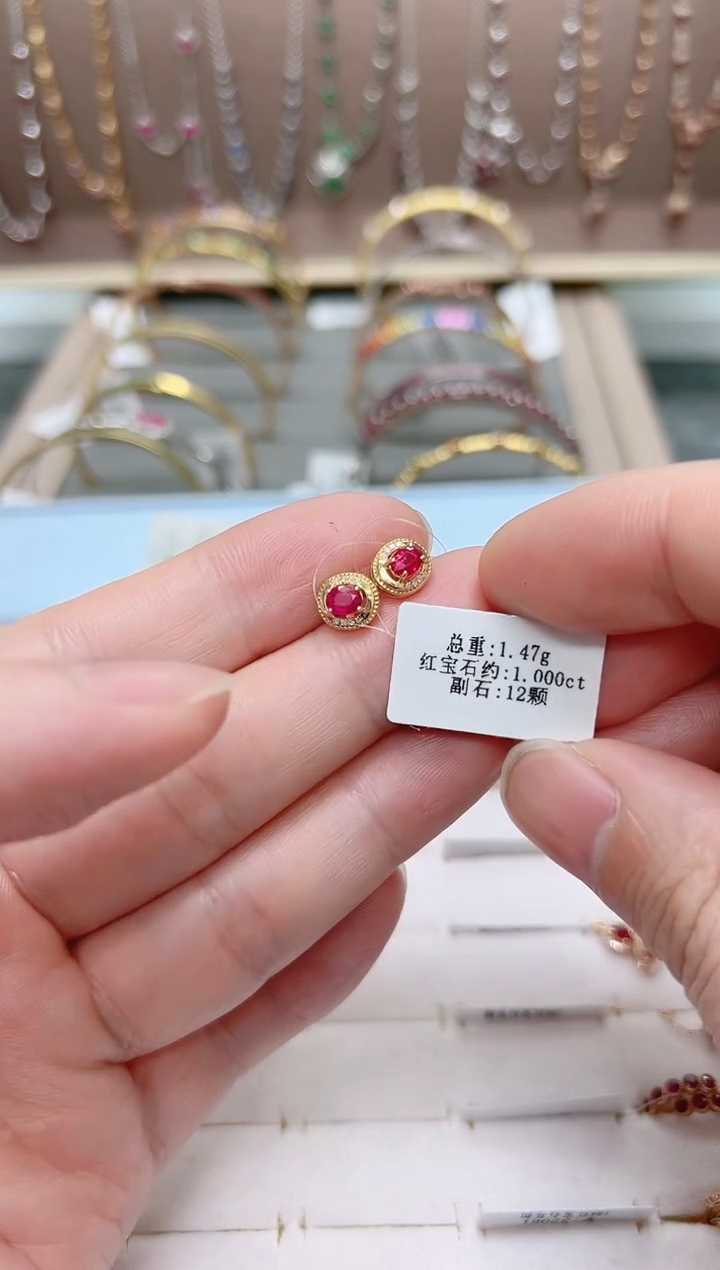 【闪购商品】红宝石耳钉18K金镶嵌.