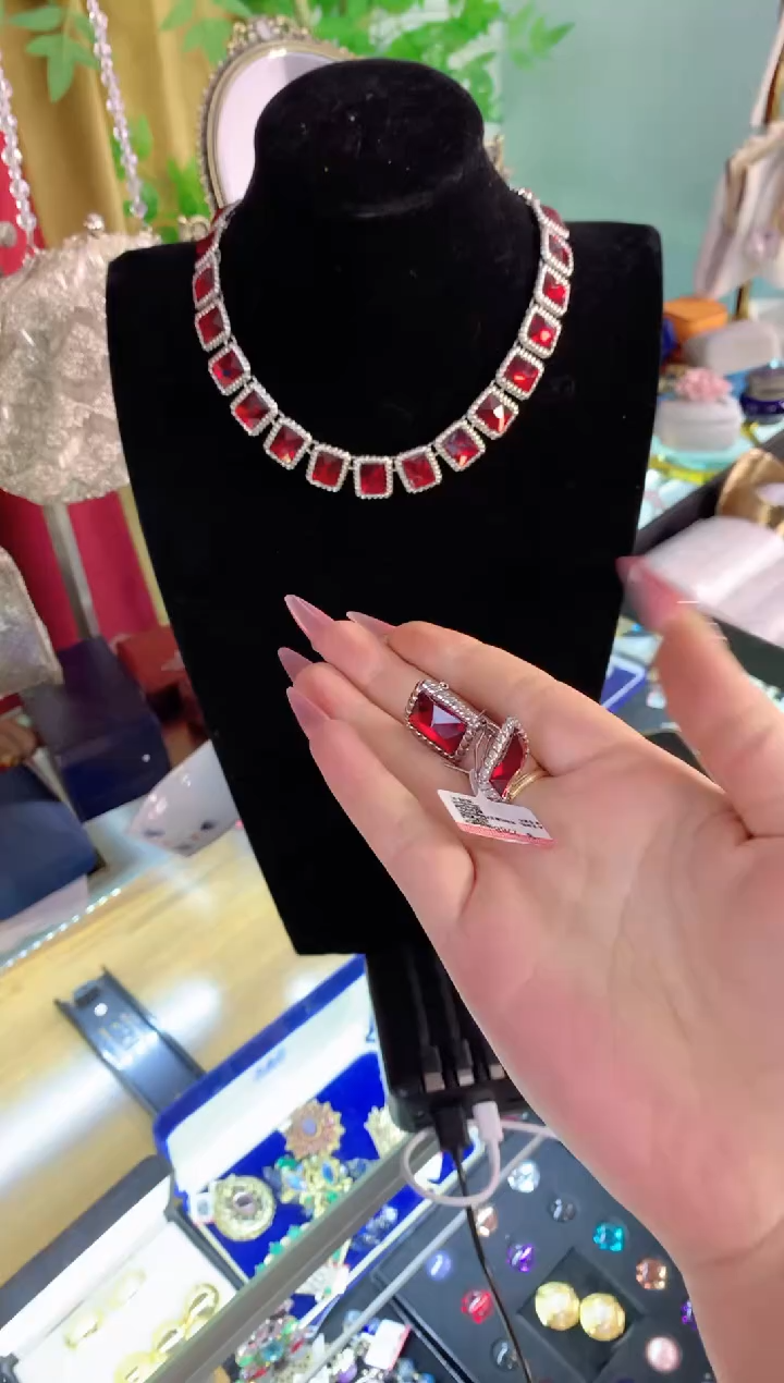 【闪购商品】瓷片楚楚中古珠宝甄选不退换