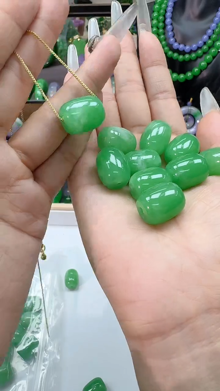 缅甸甜绿桶珠吊坠