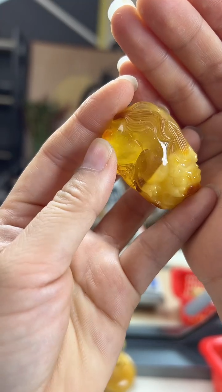 【闪购商品】琥珀裸石未镶嵌蜜蜡吊坠