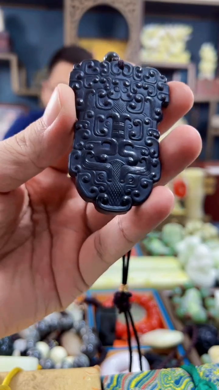 颈饰未镶嵌和田玉（青玉）饕餮守护(云石间）