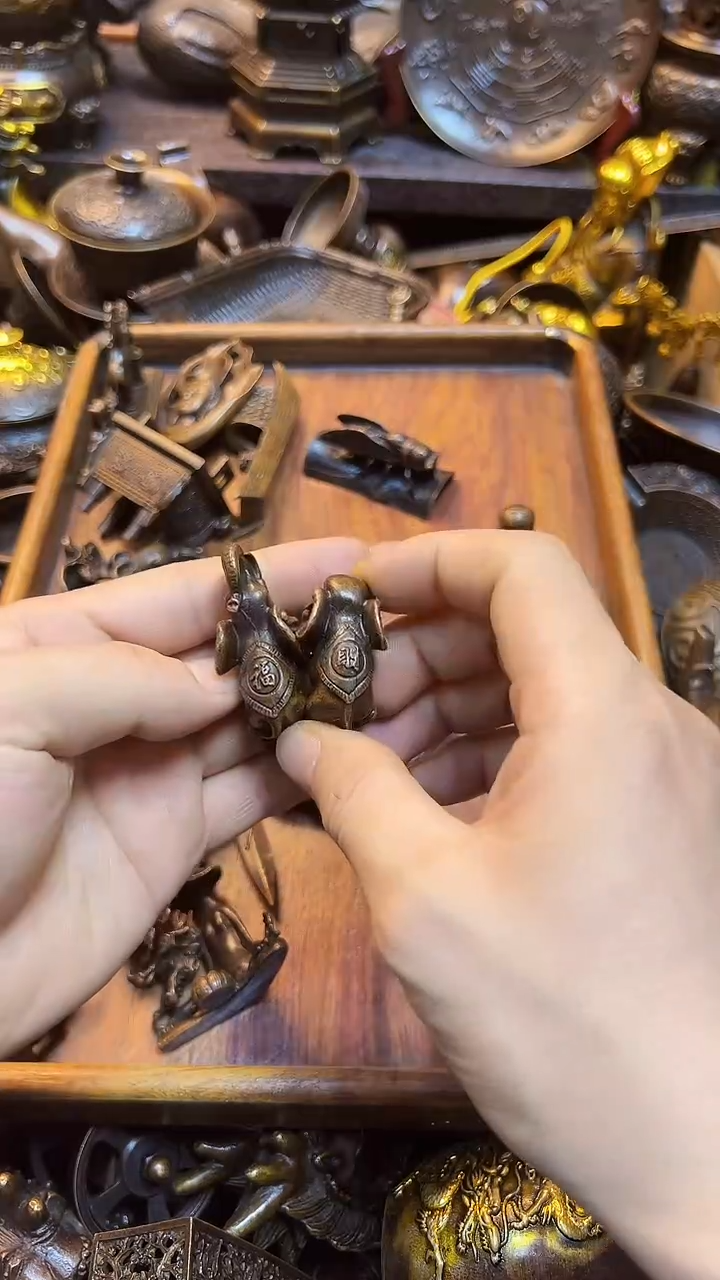 1案台摆件，物品摆件