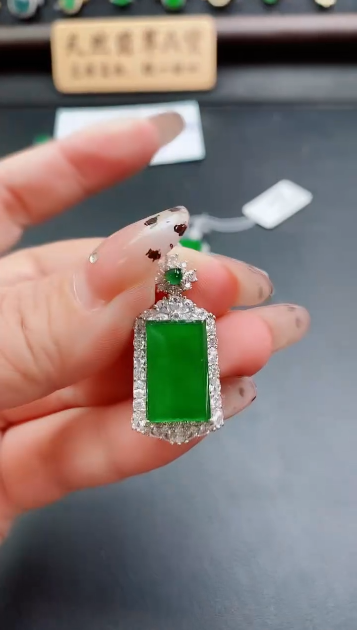 吊坠(赠链)银S925镶嵌翡翠1