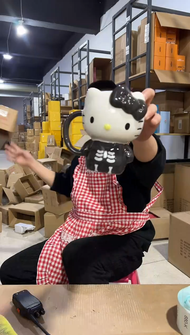 【闪购商品】杯陶瓷灰色kt全身杯