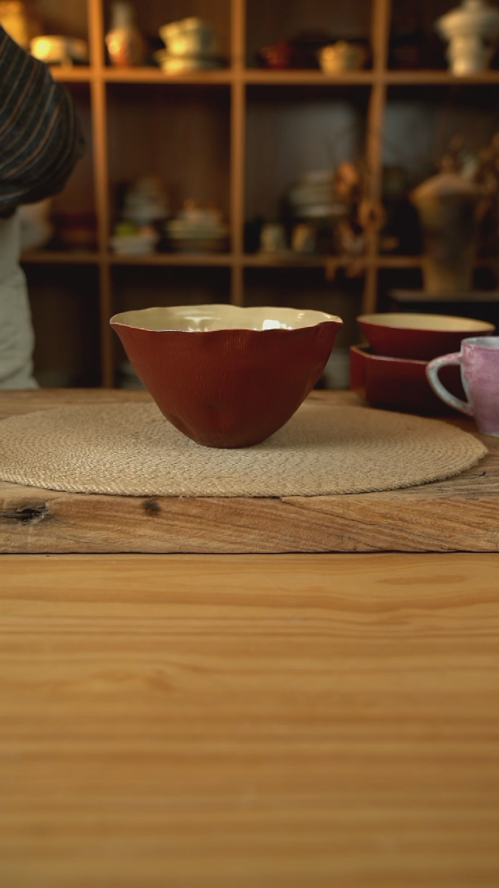 复古红系列的7英寸手捏荷叶边面碗1个